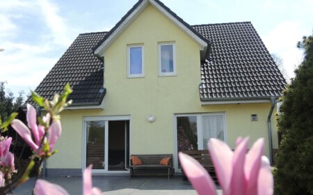 Einfamilienhaus + Garten